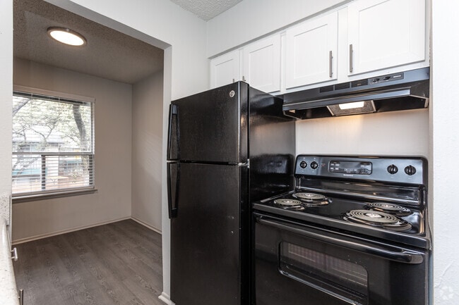 2BR, 2BA - 998SF Kitchen