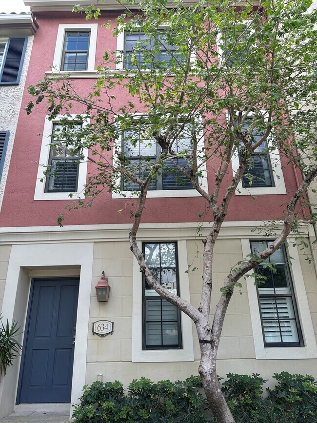 Best Location - 634 Fern St