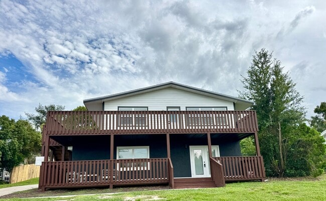 Photo - Downtown Clermont - Beautifully Renovated 2-Bed/1-Bath Upstairs Unit with Stunning Lake Minneola ...