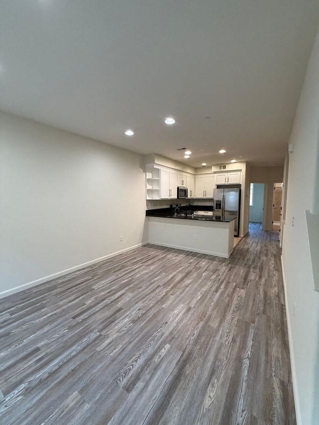 Photo - 566 Almaden Walk Loop