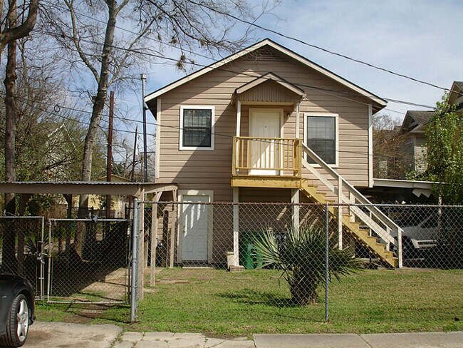 Photo - 447 W 22nd St