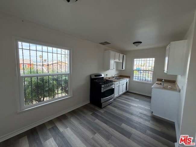 Photo - 1104 W 93rd St Unidad 5