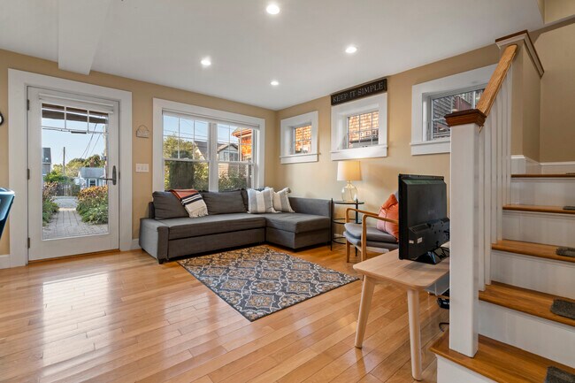 Photo - 8R Norwood Ave