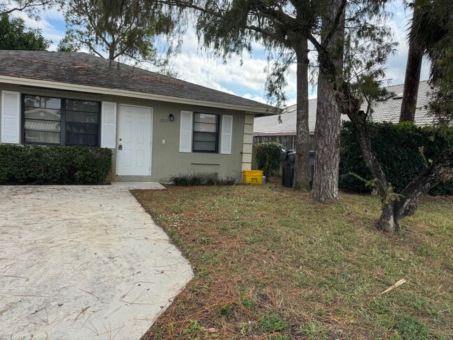 Photo - 1015 Staghorn St