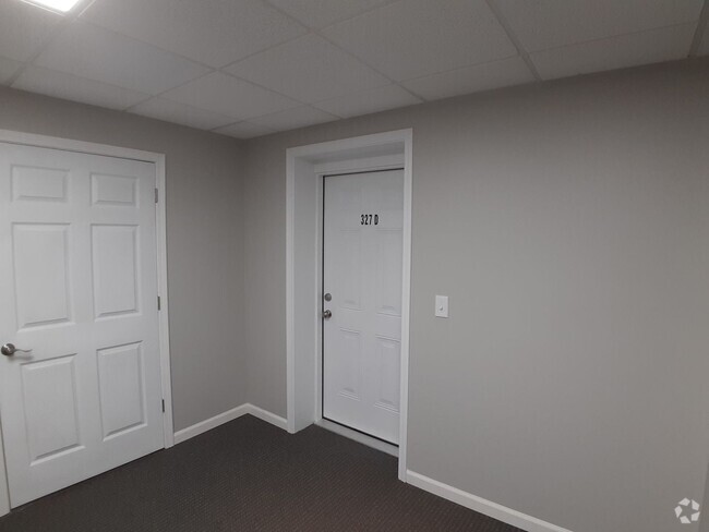 Building Photo - Radford, 1 BR / 1 BA Apartment, Available ...