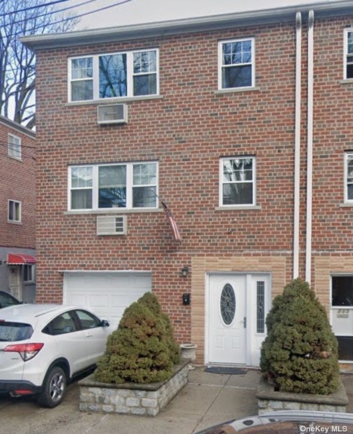 Photo - 233 E 237th St Unidad 1