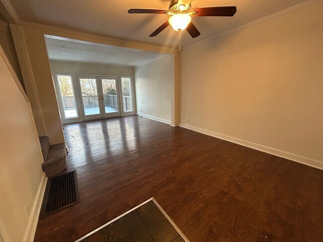 Photo - Beautiful 3 Bedroom Home with Large Back Yard and Deck!