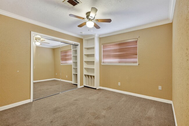 Building Photo - 6030 Gallant Forest Dr