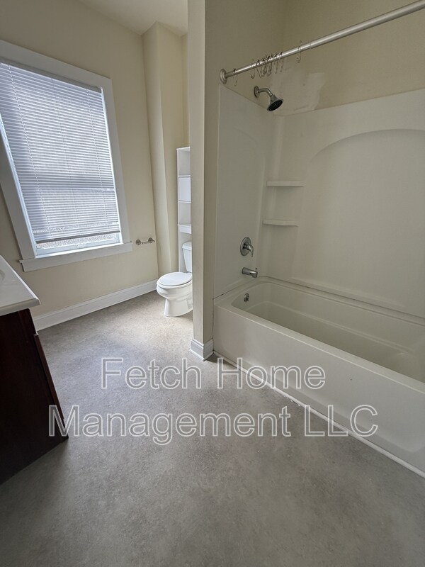 Photo - 103 S Queen St