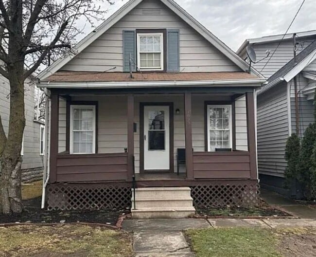 Building Photo - 3 bedroom  Single Family | Section 8 and E... Rental