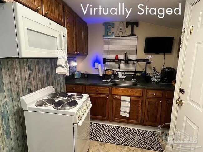 Photo - 900 N Pace Blvd