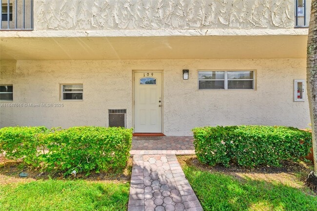 Building Photo - 681 S Hollybrook Dr Unit 109 Rental