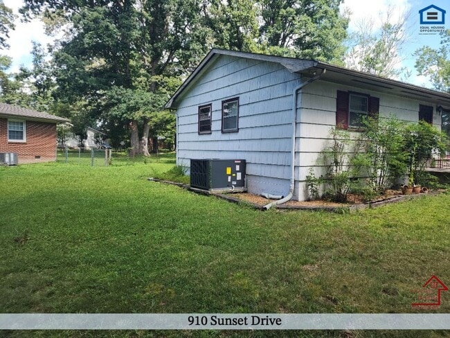 Photo - 910 Sunset Dr