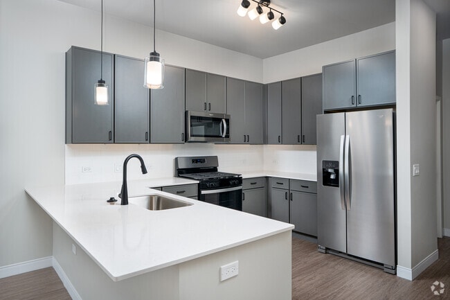 1BR, 1BA - 832SF - Kitchen - Glenwood Station
