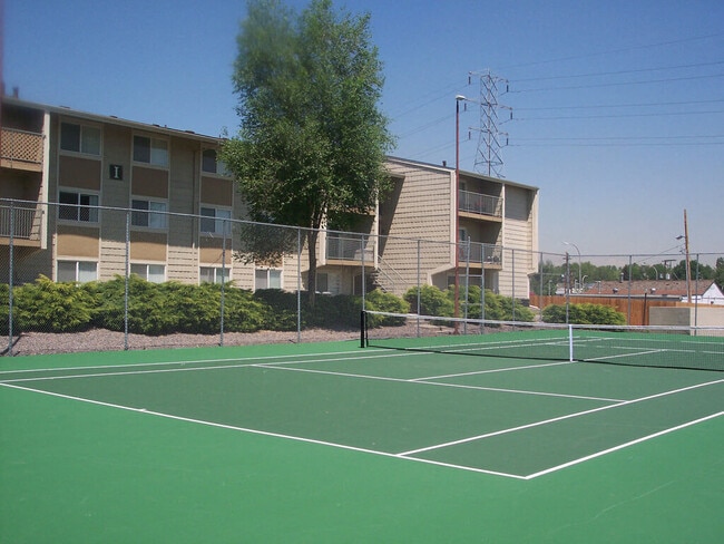 Tennis court - Timberleaf Apartments