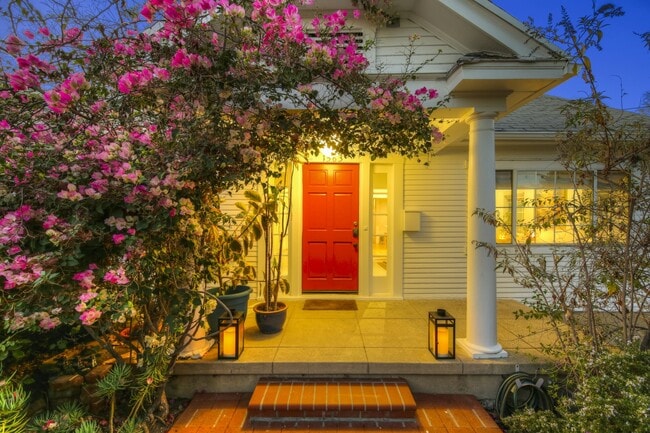 Building Photo - 1563 Lucretia Ave