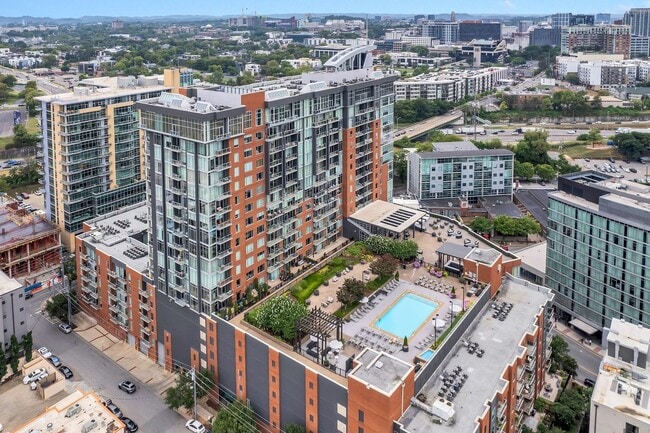 Building Photo - Awesome 1BE/1BA Condo in the Gulch w/2-res...