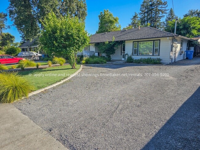 Downtown 2 Bedroom Duplex with Personal Yard - Downtown 2 Bedroom Duplex with Personal Yard Casa