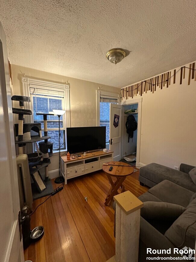 Building Photo - 166 Kelton St Unit 3 Rental