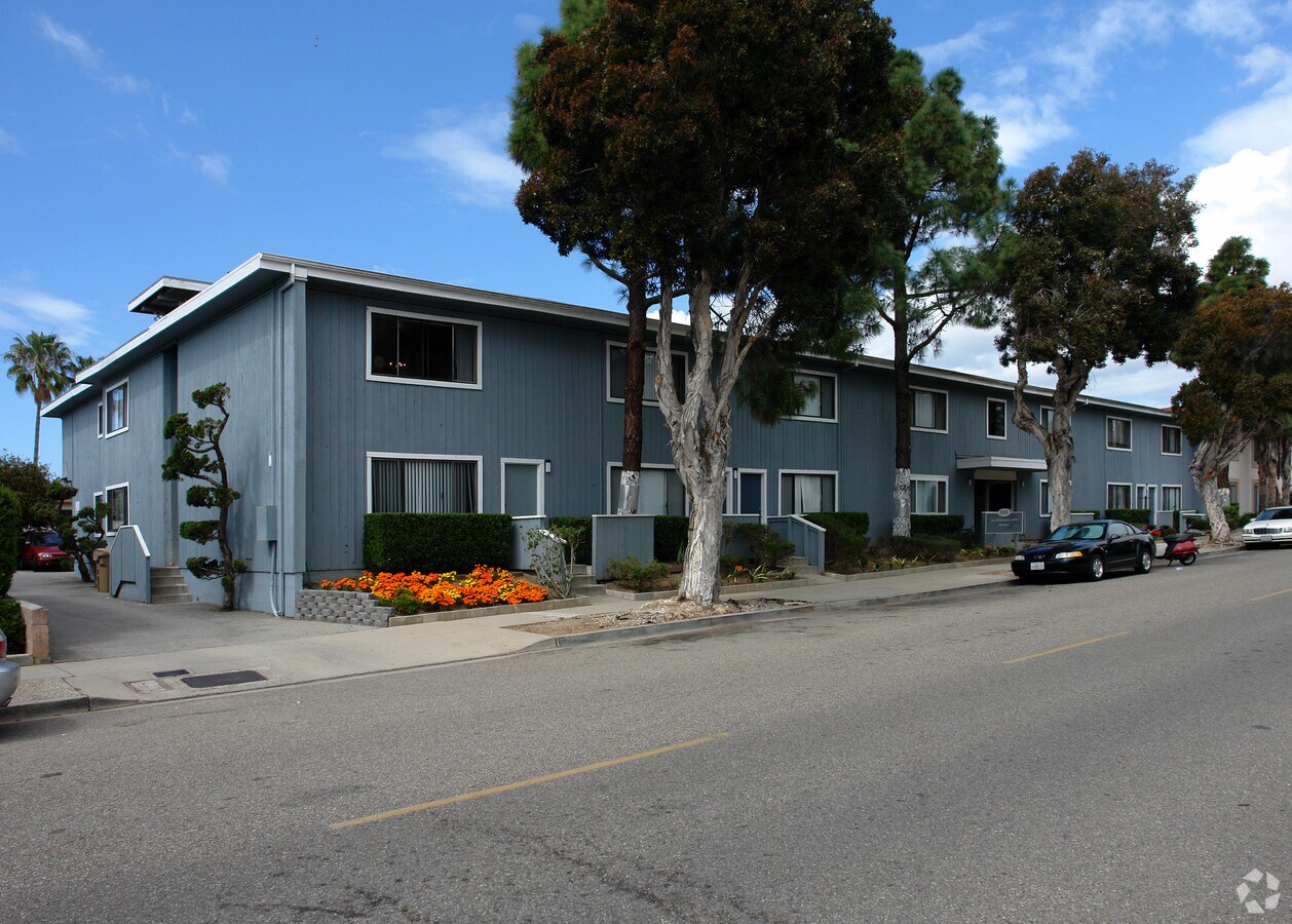 Ellwood Beach Apartments - Ellwood Beach Apartments