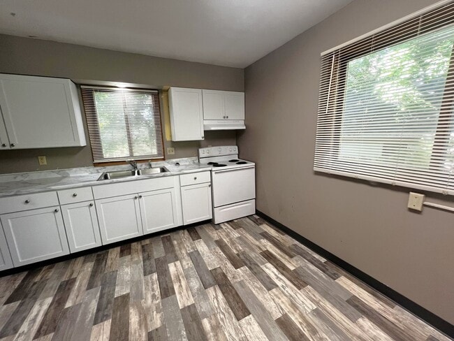 Photo - 1131 Maple St