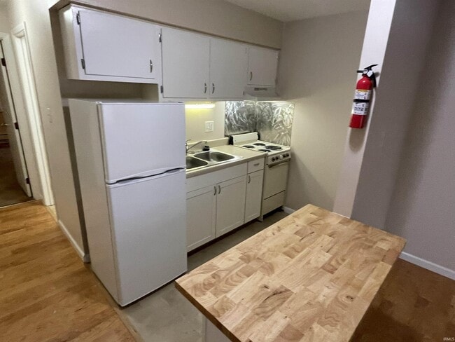 Photo - 1005 N Rogers St Unit B-15
