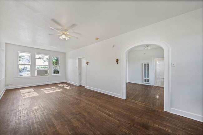 Photo - 4414 Red River St