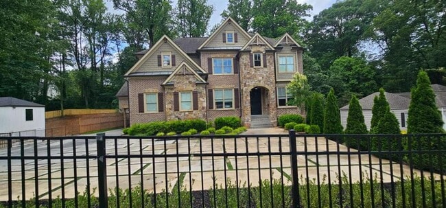 Photo - 2110 E Roxboro Rd NE