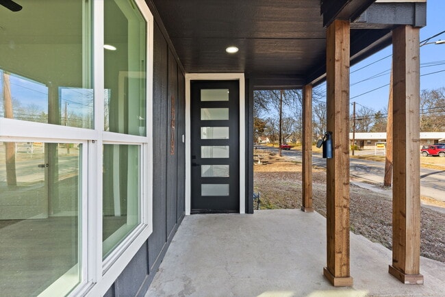 Photo - 1279 Bonham St