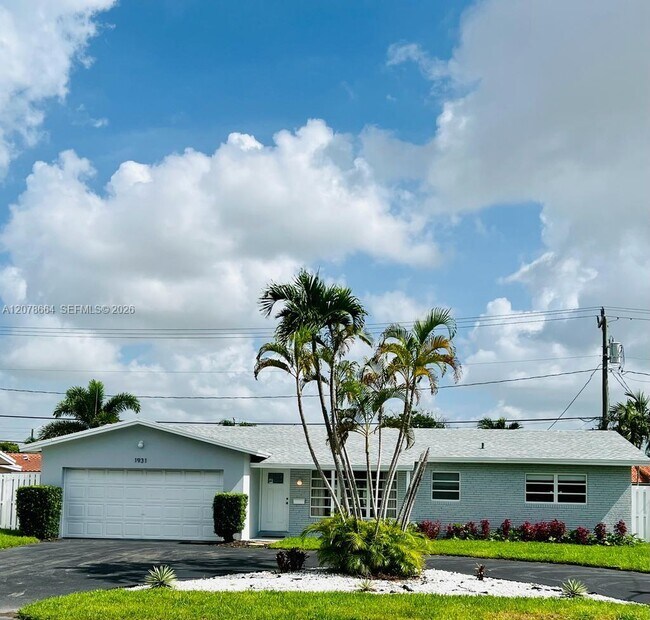 Building Photo - 1931 NE 55th Ct