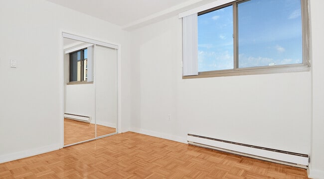 Building Photo - Mount Pleasant Tower Unit 00604