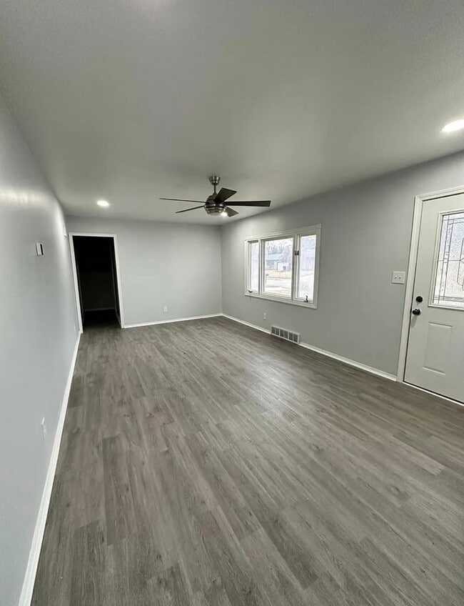 Photo - 116 E Pk Ln St