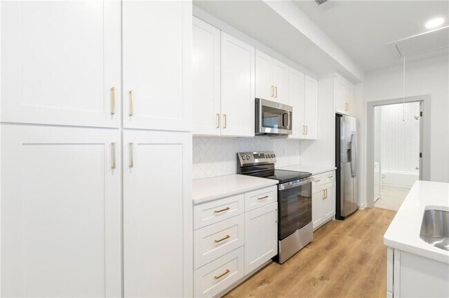 Photo - 122 Hilltop Dr SW