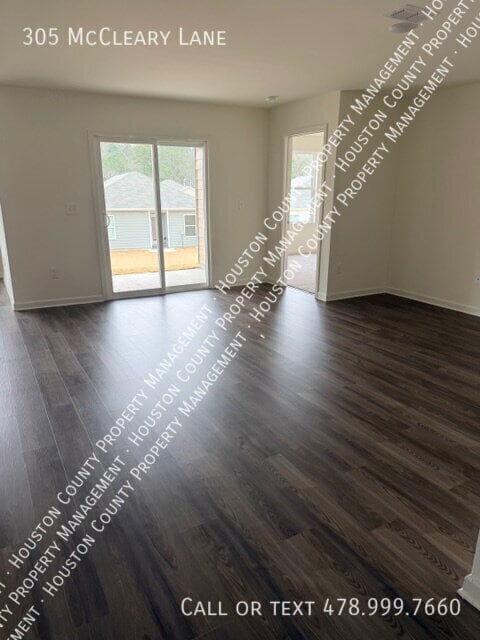 Photo - 305 McCleary Ln