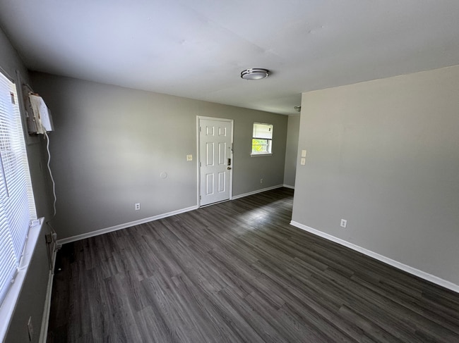 Building Photo - 100 Burdine Rd Unit WC 11