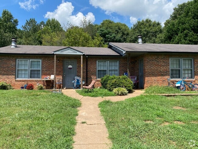 Building Photo - 2 bed 1 bath in Bogart! Rental