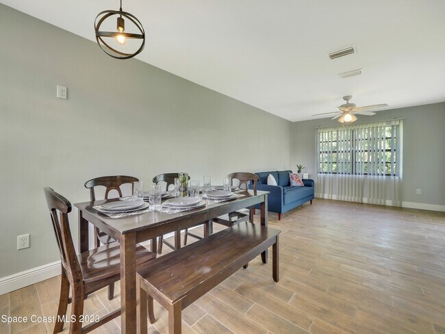 Photo - 2056 Little John Rd