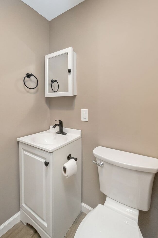 Photo - 137-139 Main St Unit 137 Main St