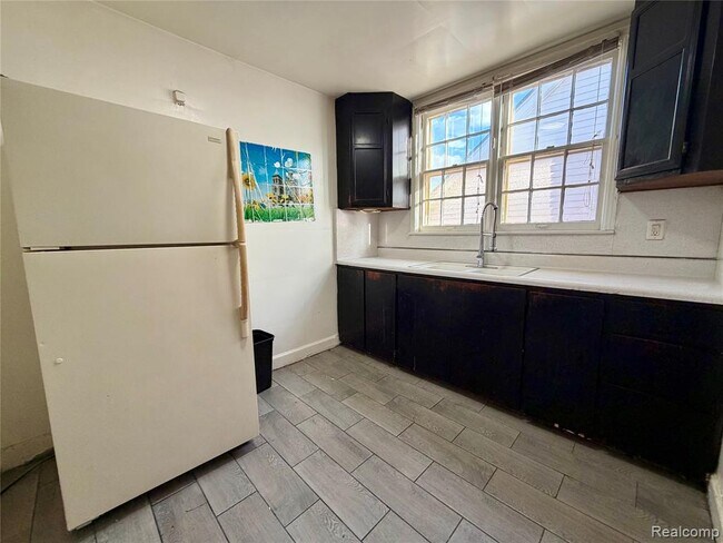 Photo - 6120 Middlesex St