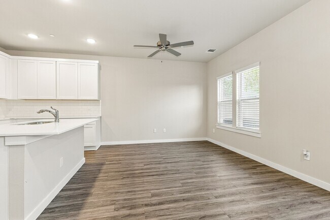 313 N Centro Cir