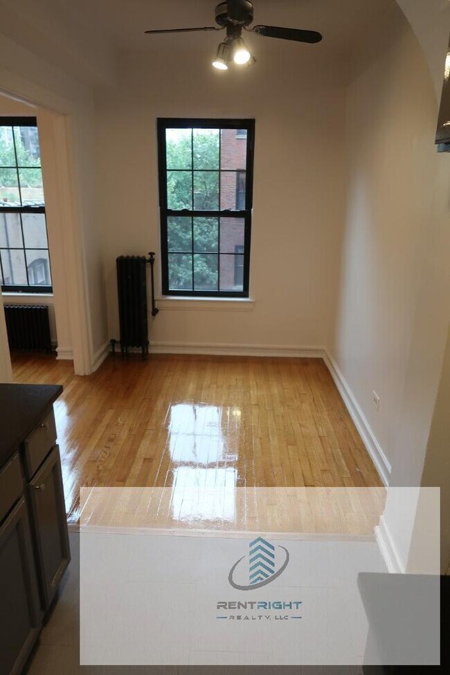 Photo - 426 W Briar Pl Unit E5