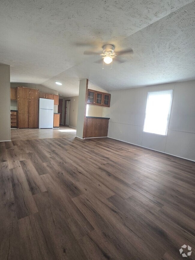 Building Photo - 3 Bed 2 Bath Mobile Home