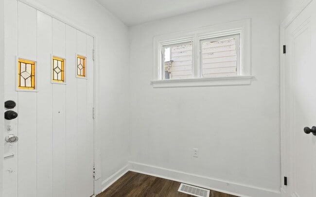 Photo - 8937 Edna St