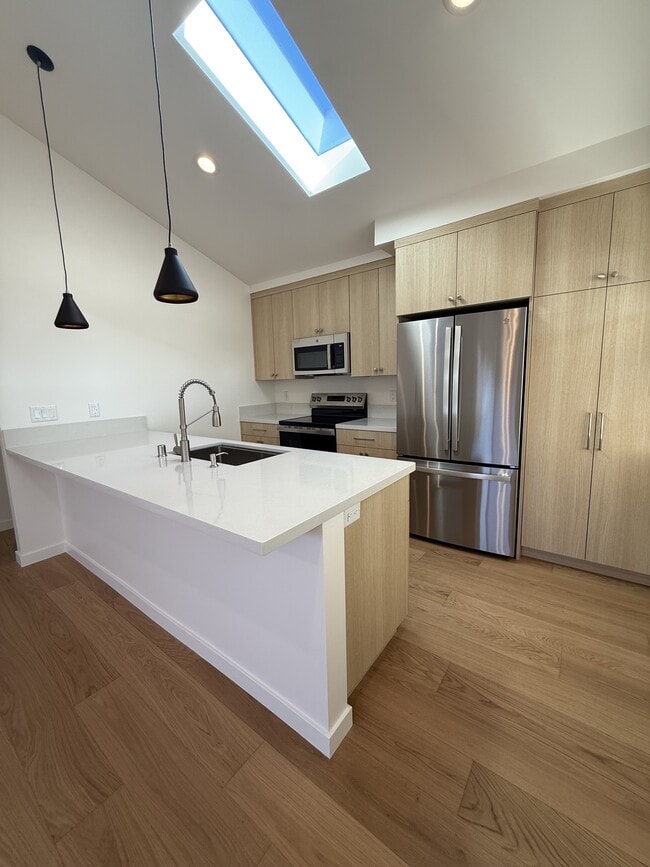 1212 Chanticleer Ave