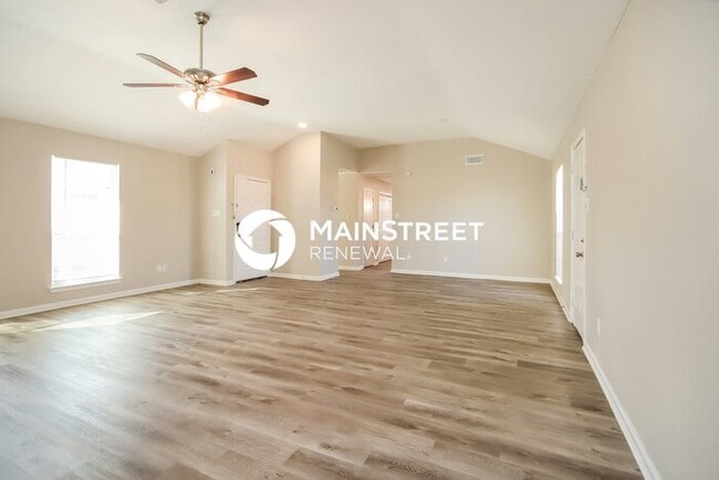 Photo - 3 Bedroom Pet-Friendly Home in Missouri City, TX with Main Street Renewal