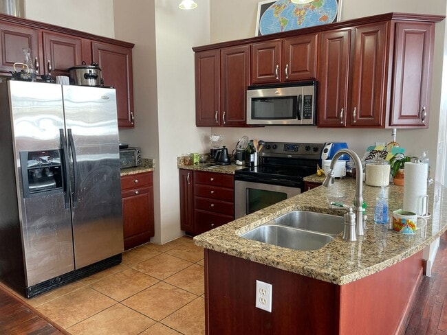 Building Photo - 2 bed 2 bath industrial style apartment *Short Term Rental* Unit 305 S Lincoln - B