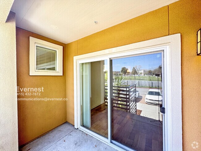 Building Photo - 2-Bedroom, 2-Bathroom Home in Prime Locati...
