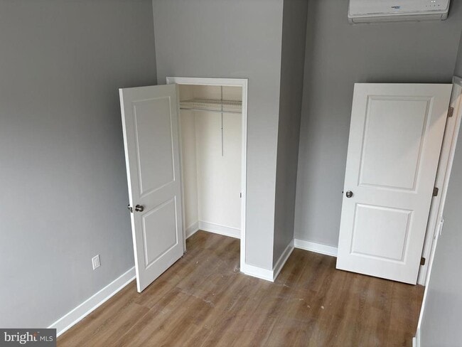 Building Photo - 7404 Bristol Pike Unit 1