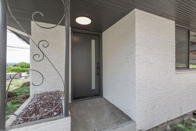 Building Photo - Crowne Pointe Apartment Homes Unit 629