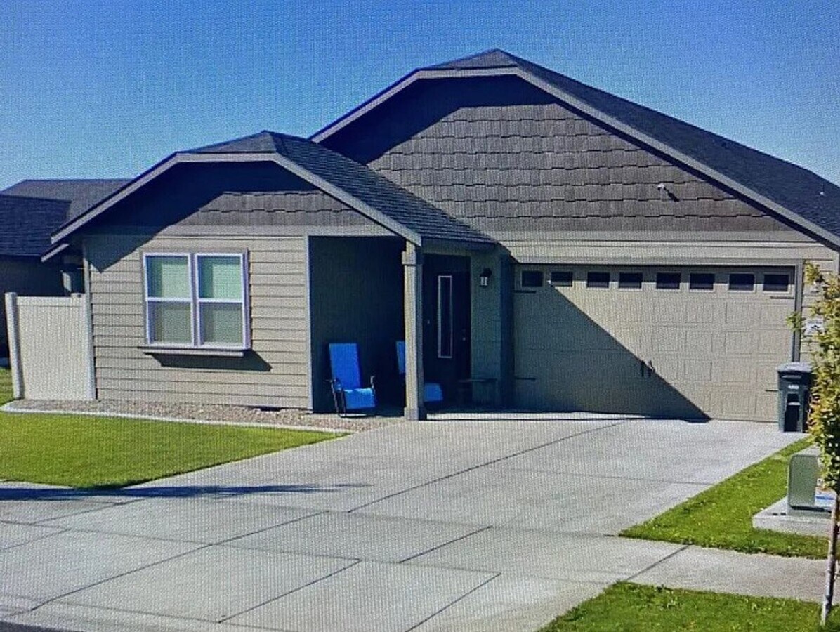 Three bedroom house - Three bedroom house